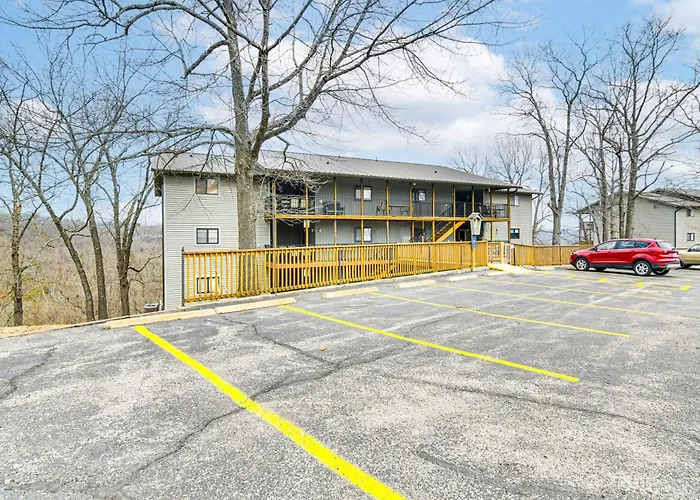 Inviting Branson West Condo With Pool Access