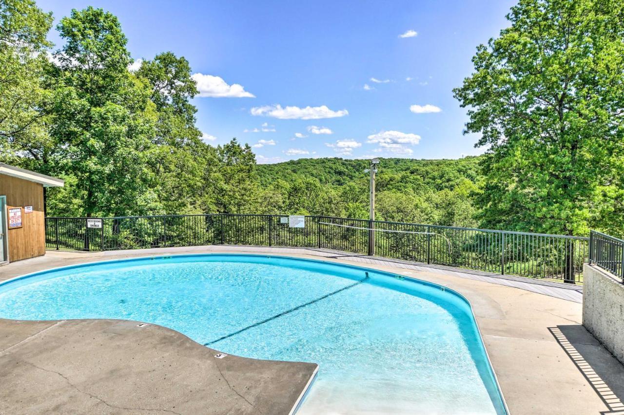 Apartment Inviting With Pool Access *