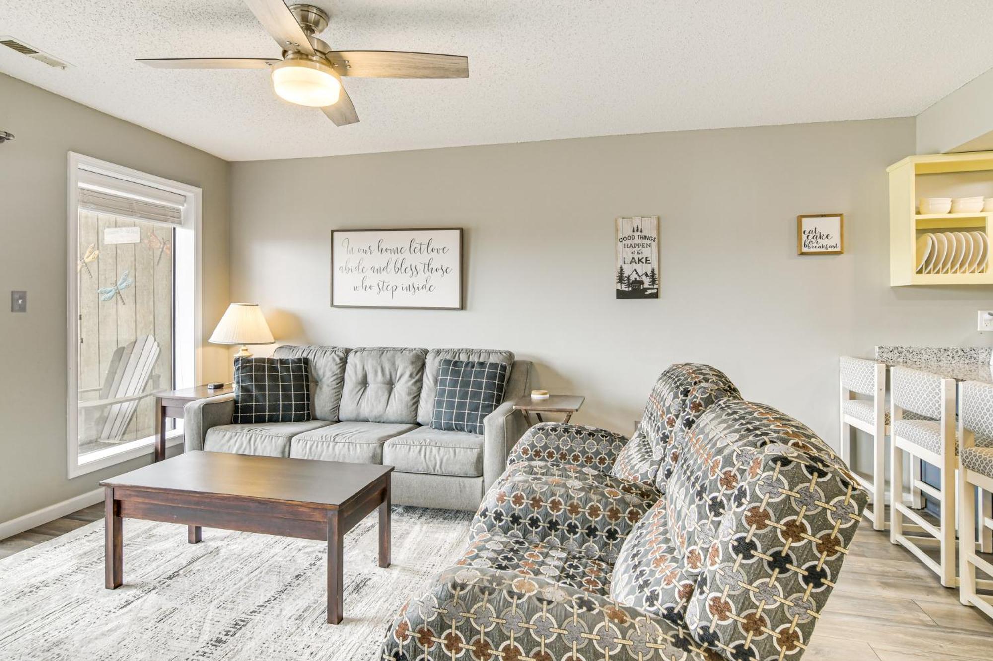 Apartment Inviting With Pool Access *
