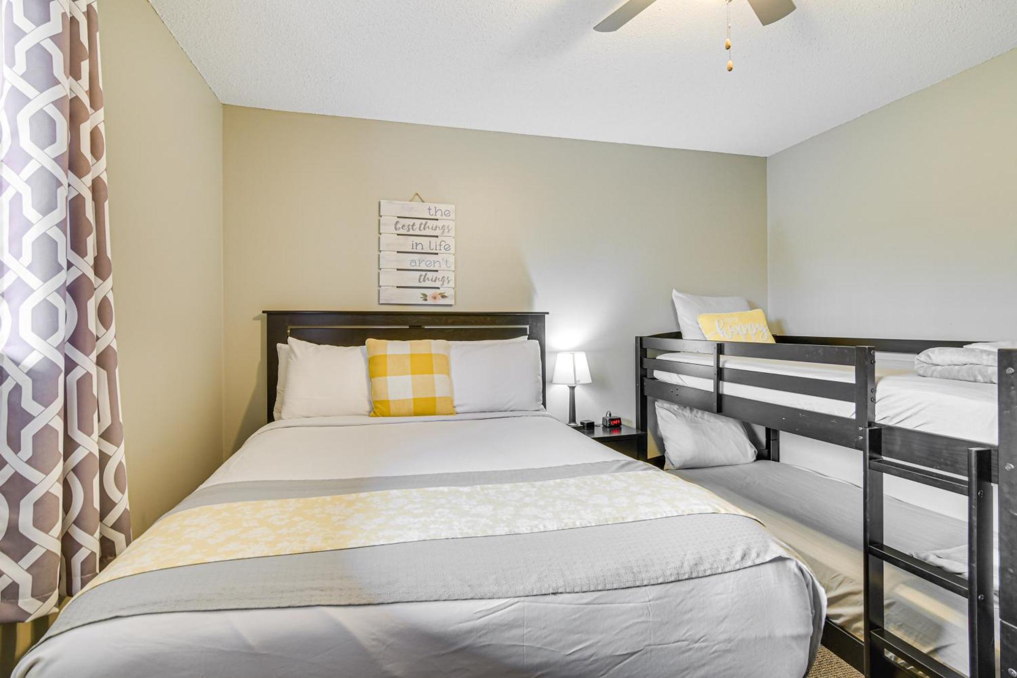 Inviting With Pool Access Apartment