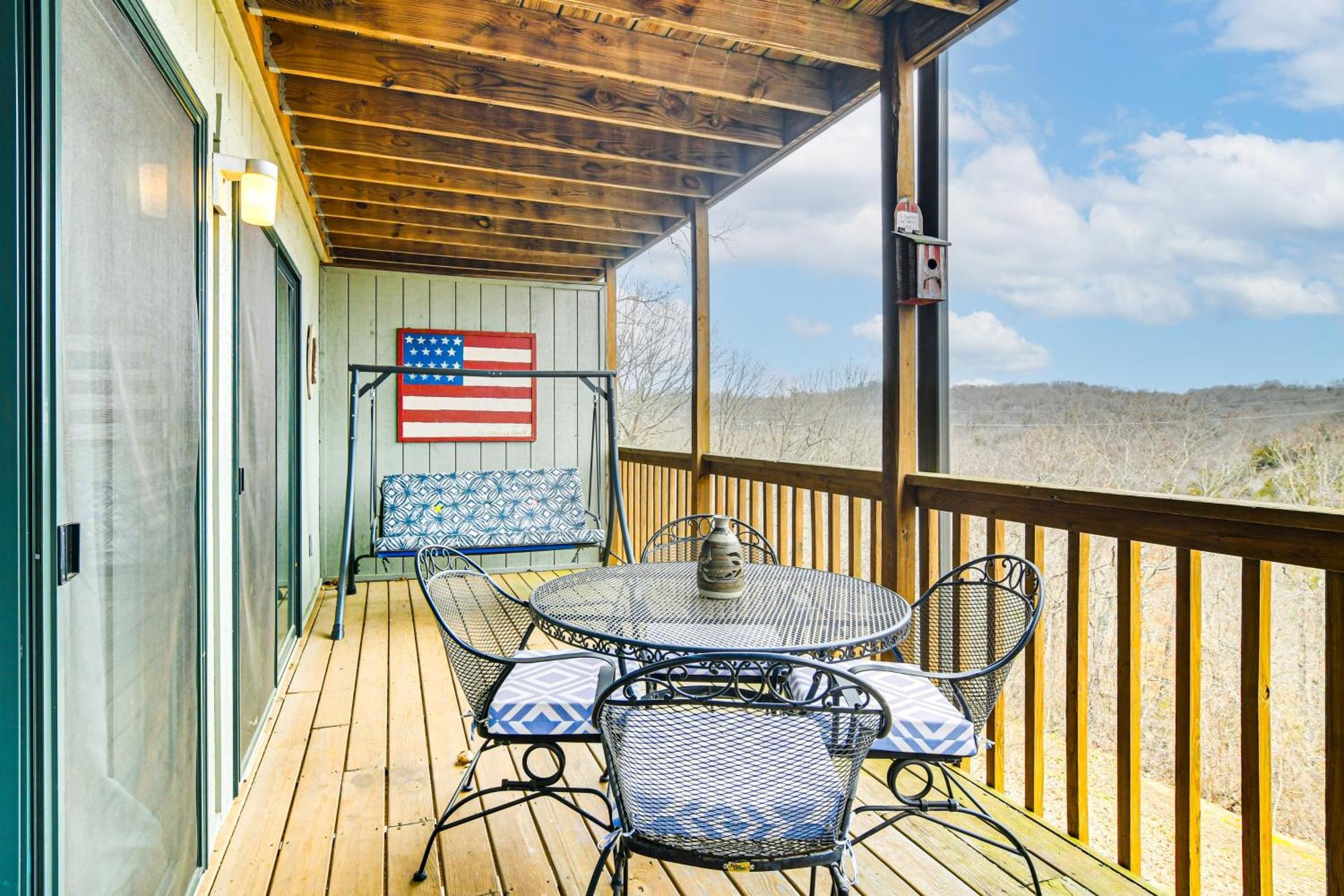 Apartment Inviting With Pool Access