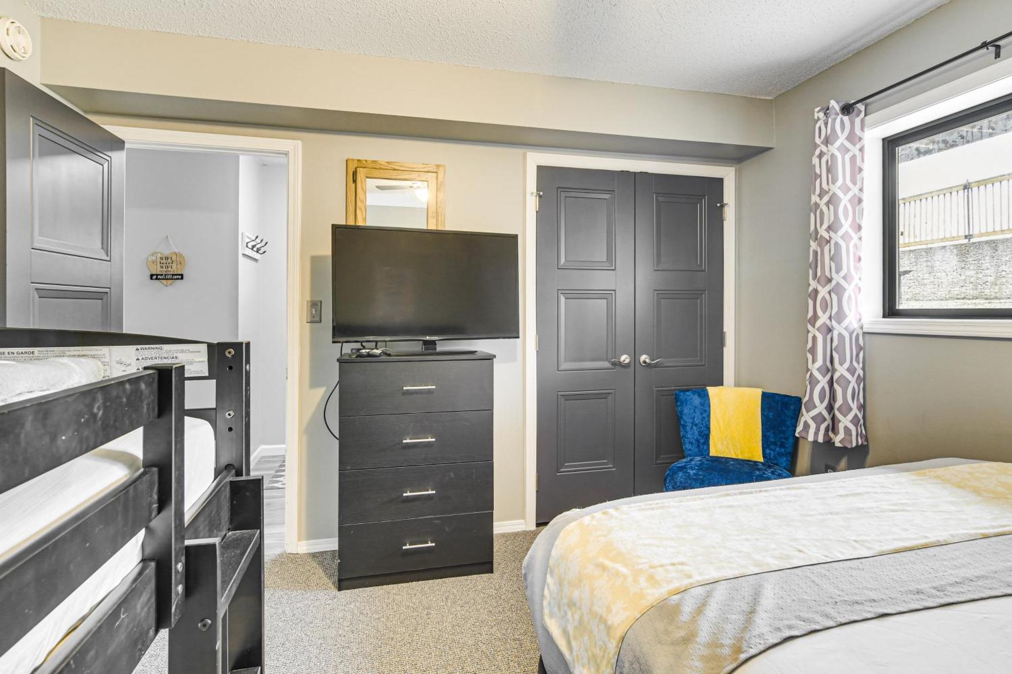 Inviting With Pool Access Branson West
