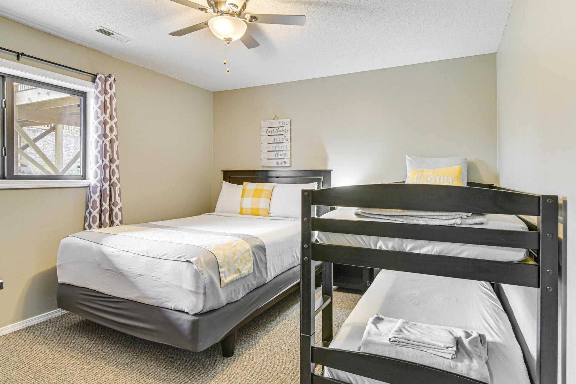 Inviting With Pool Access * Branson West
