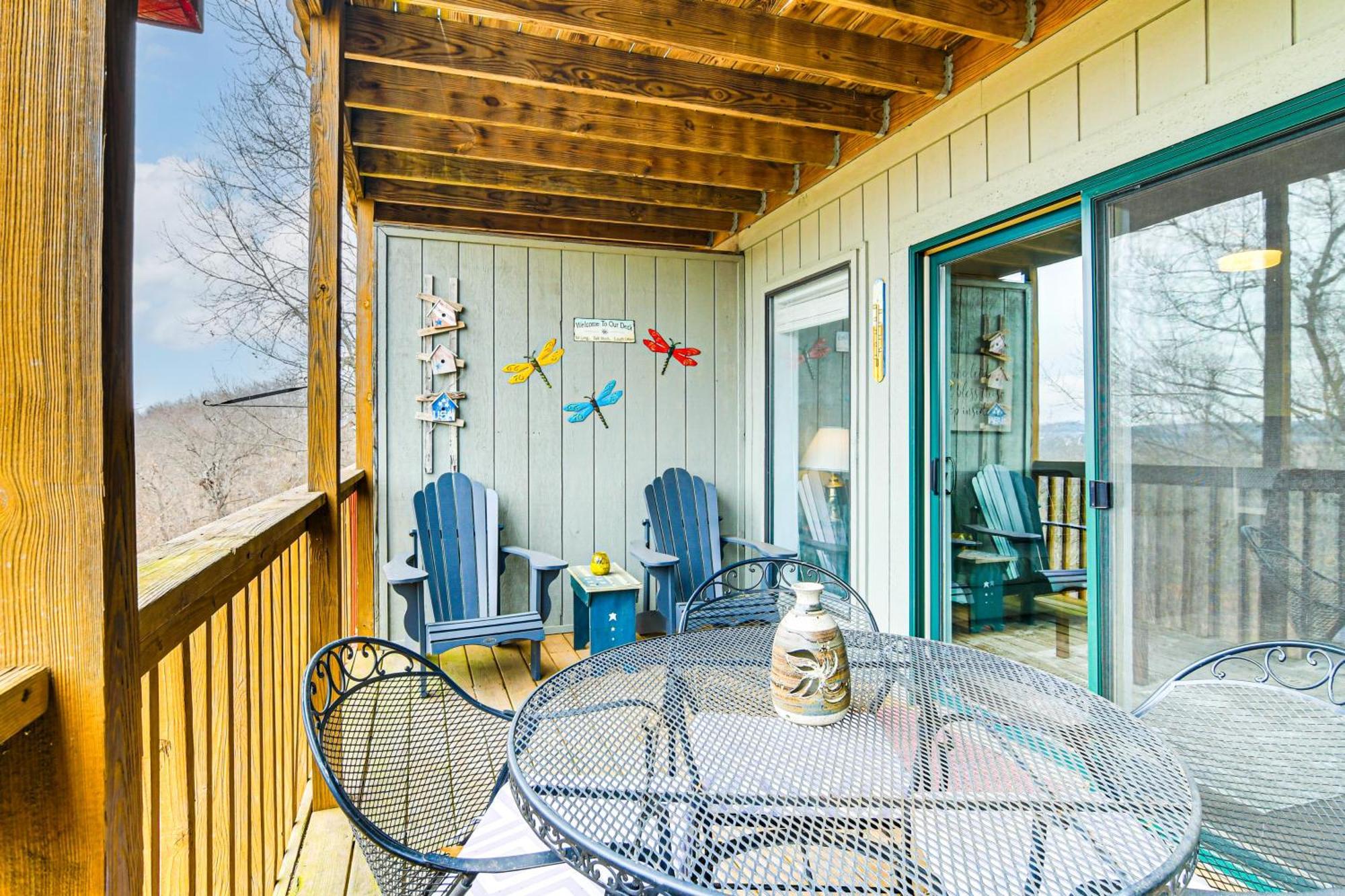Inviting With Pool Access Apartment