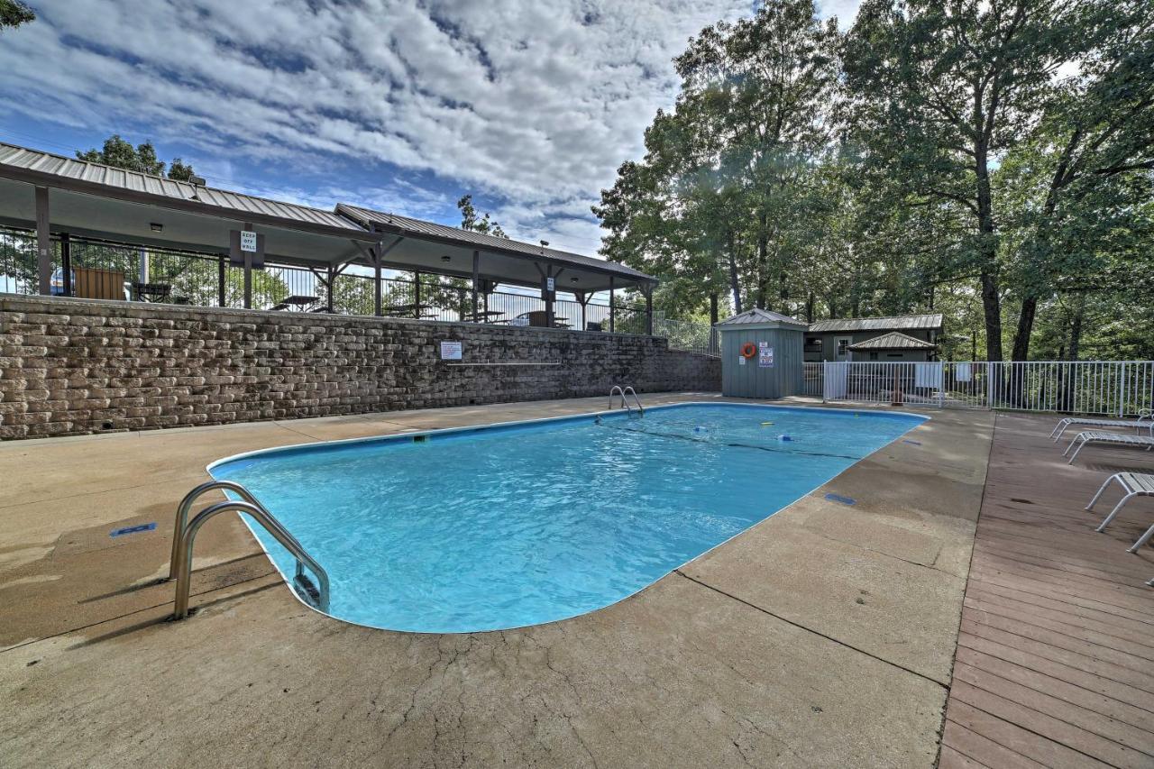 Apartment Inviting With Pool Access *